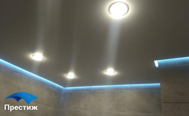 сатиновый потолок с контурной подсветкой