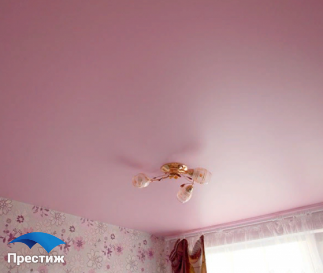 Розовый сатиновый натяжной потолок